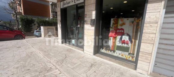 2 rooms Commercial property in Rome, Italy No. 77071 2