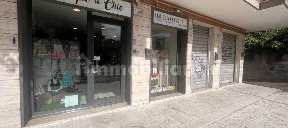 2 rooms Commercial property in Rome, Italy No. 77071 3