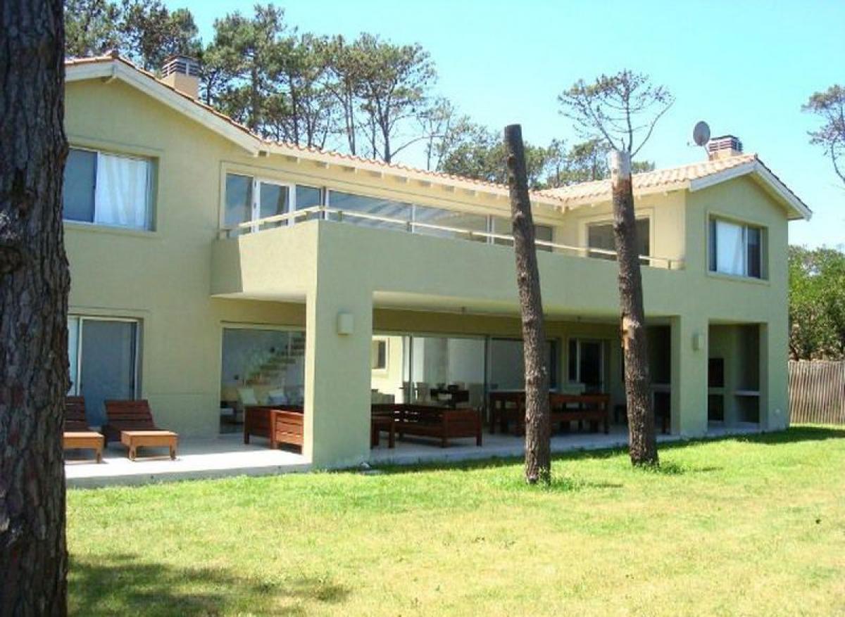 3 bedrooms House in Maldonado, Uruguay No. 12517
