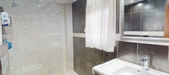 4 bedrooms House in La Nucia, Spain No. 188305 8