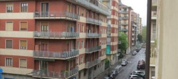 3 bedrooms Apartment in Turin, Italy No. 372323 3