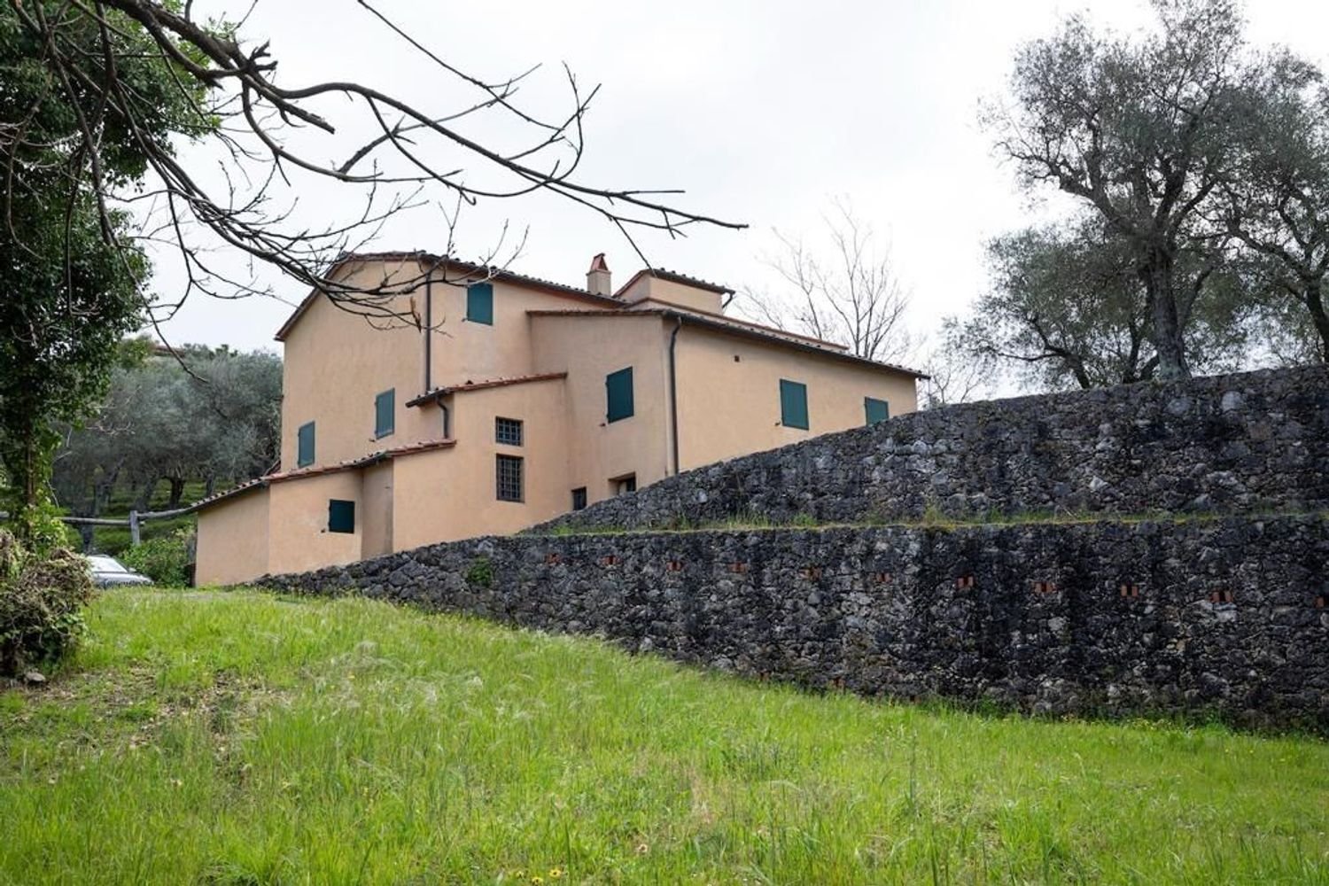 15 rooms House in Pietrasanta, Italy No. 75994