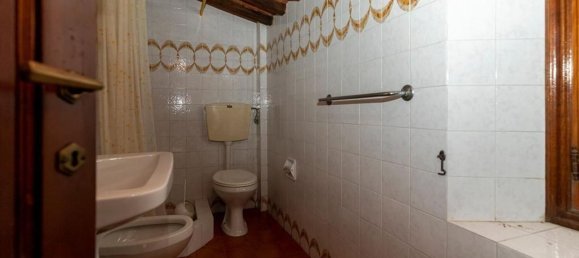 15 rooms House in Pietrasanta, Italy No. 75994 27