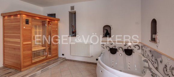 5 bedrooms Villa in Colico, Italy No. 62556 9