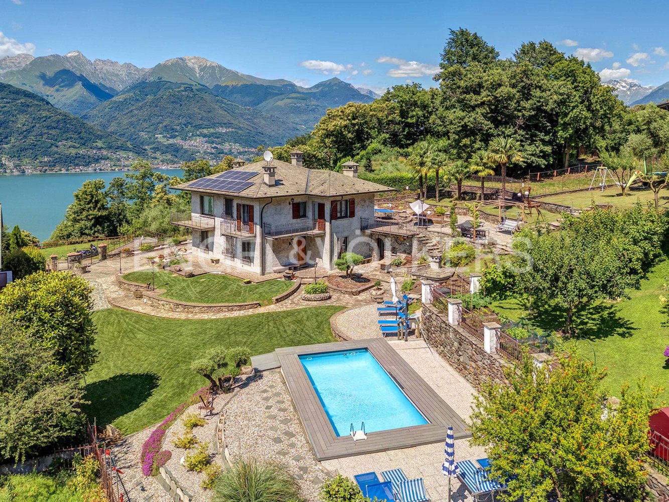 5 bedrooms Villa in Colico, Italy No. 62556