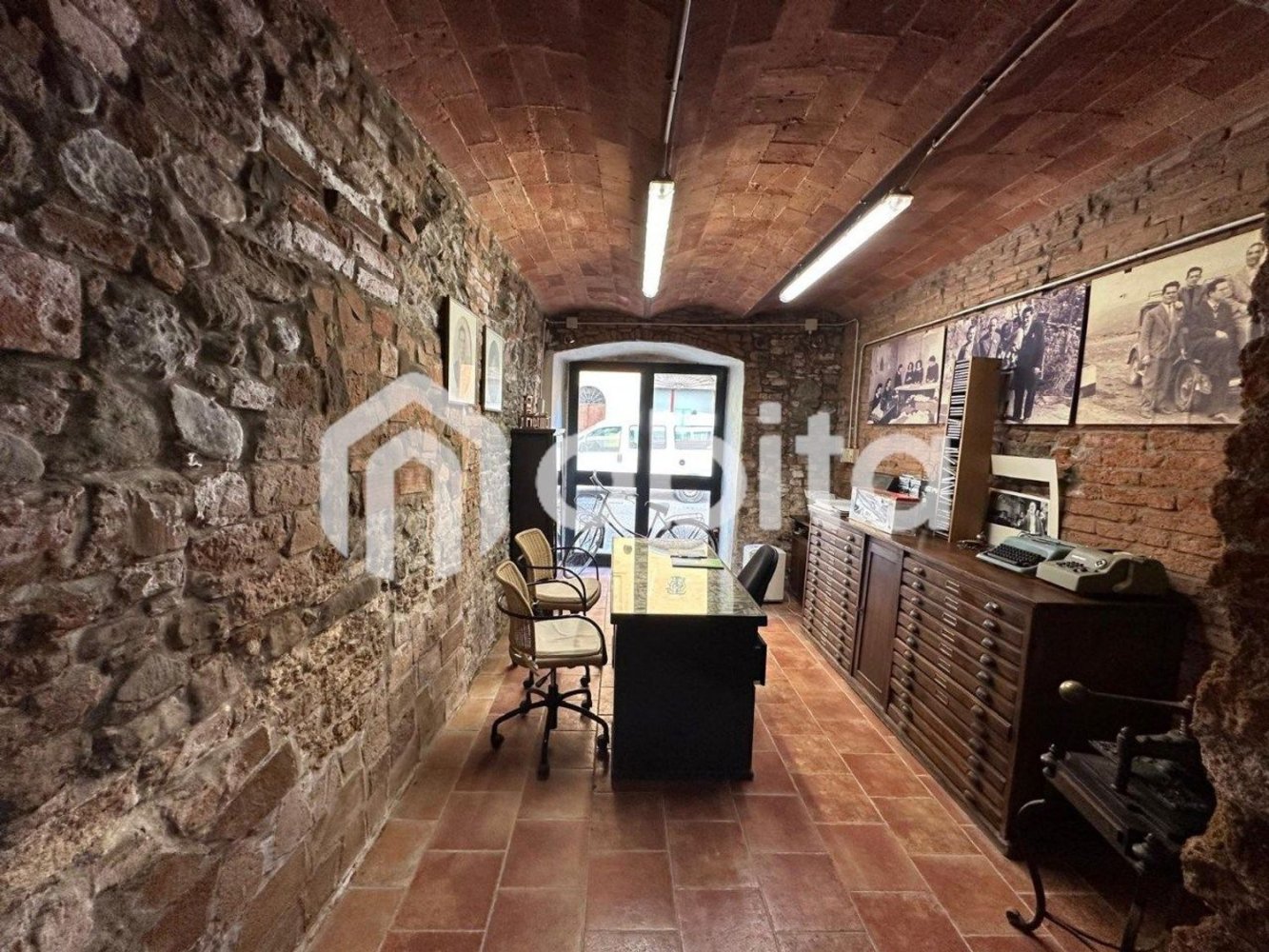 40m² Commercial property in Montevarchi, Italy No. 270051