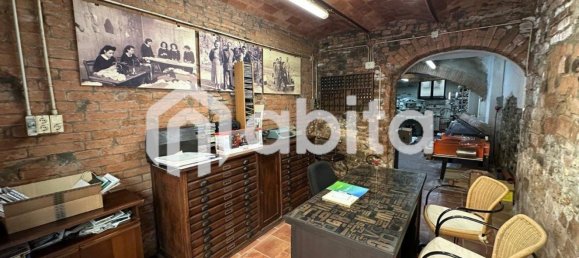 40m² Commercial property in Montevarchi, Italy No. 270051 6