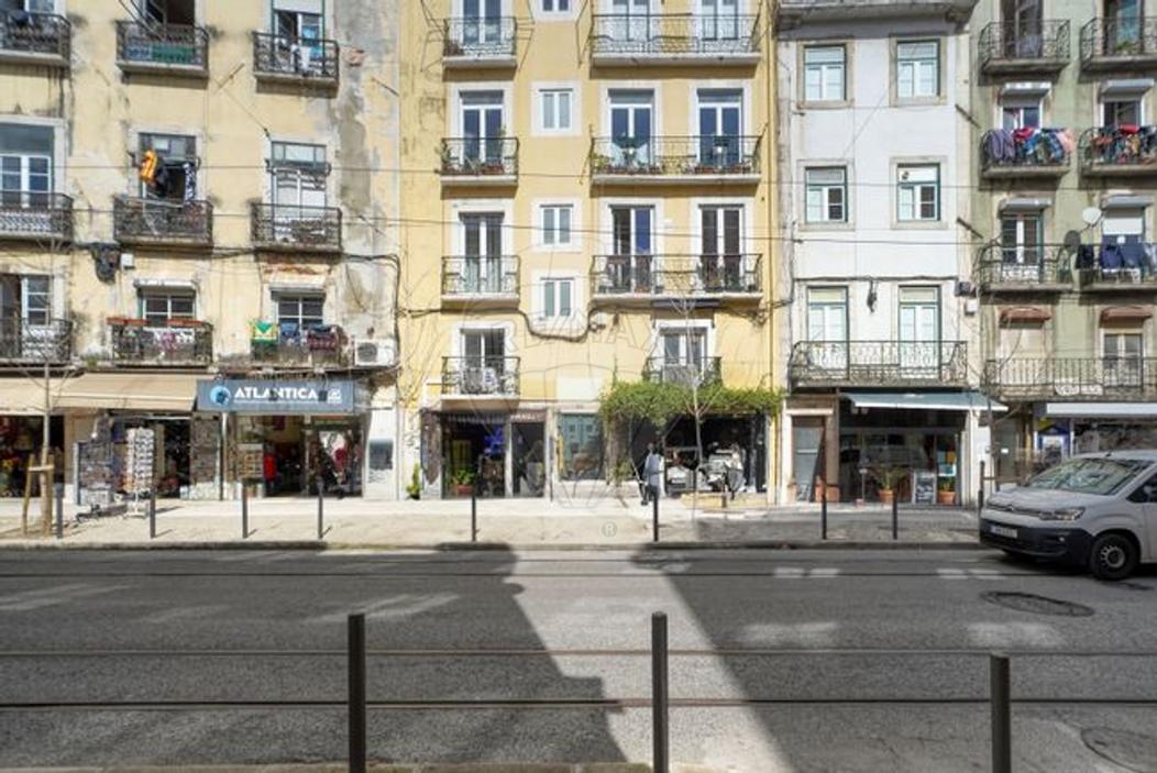 3 bedrooms Apartment in Lisbon, Portugal No. 258061