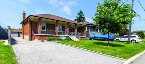 4 bedrooms House in Toronto, Canada No. 747 2