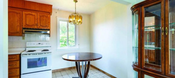 4 bedrooms House in Toronto, Canada No. 747 12