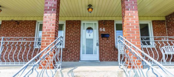 4 bedrooms House in Toronto, Canada No. 747 4