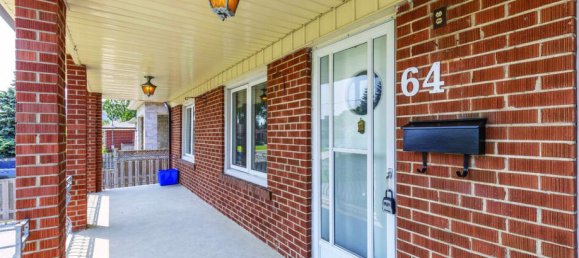 4 bedrooms House in Toronto, Canada No. 747 5