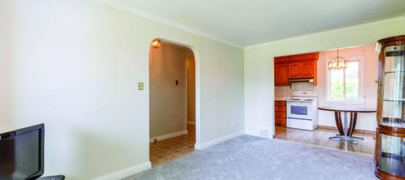 4 bedrooms House in Toronto, Canada No. 747 11