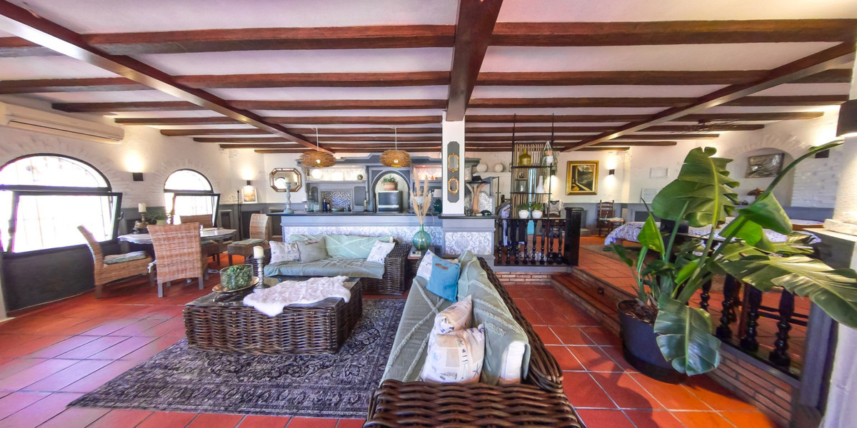 4 bedrooms Villa in La Nucia, Spain No. 269585