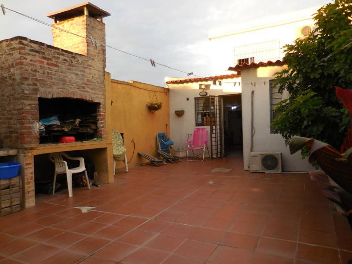 3 bedrooms House in Montevideo, Uruguay No. 6144