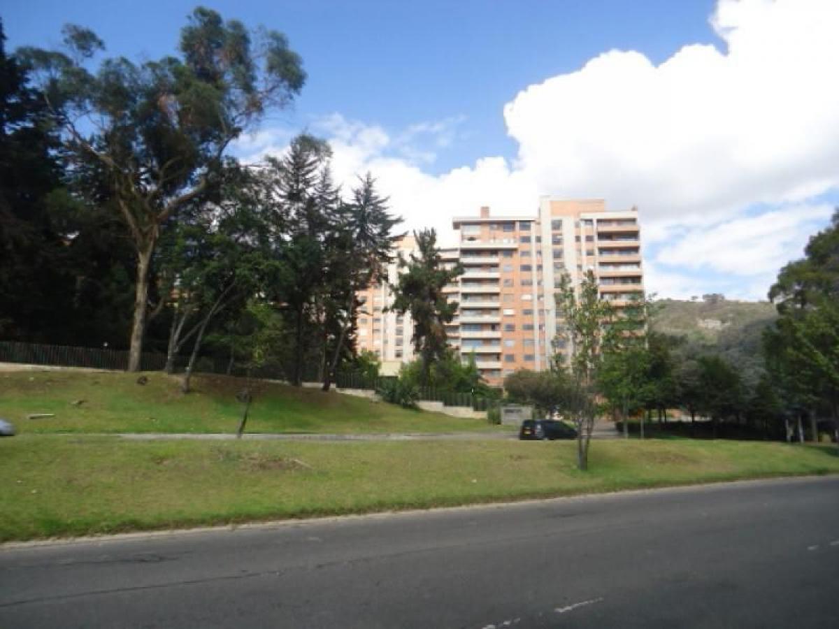 Casa de 4 dormitorios en Bogotá, Colombia No. 11179