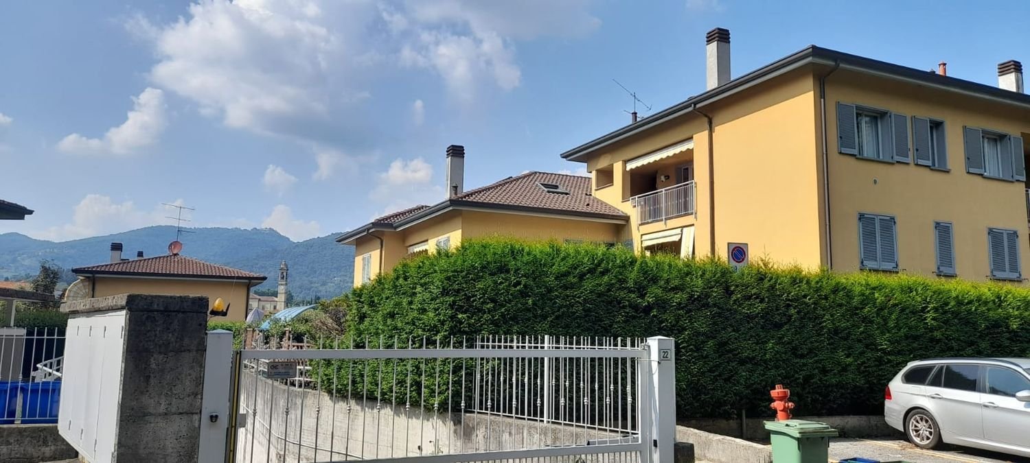 Квартира с 2 комнатами в Калько, Италия № 146760