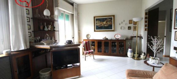 5-salle Appartement à Montevarchi, Italy No. 237463 5