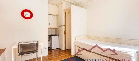 Studio in Paris, France No. 322613 4