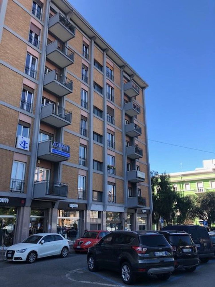 Escritório em Cagliari, Italy 160 m² N.º 148070