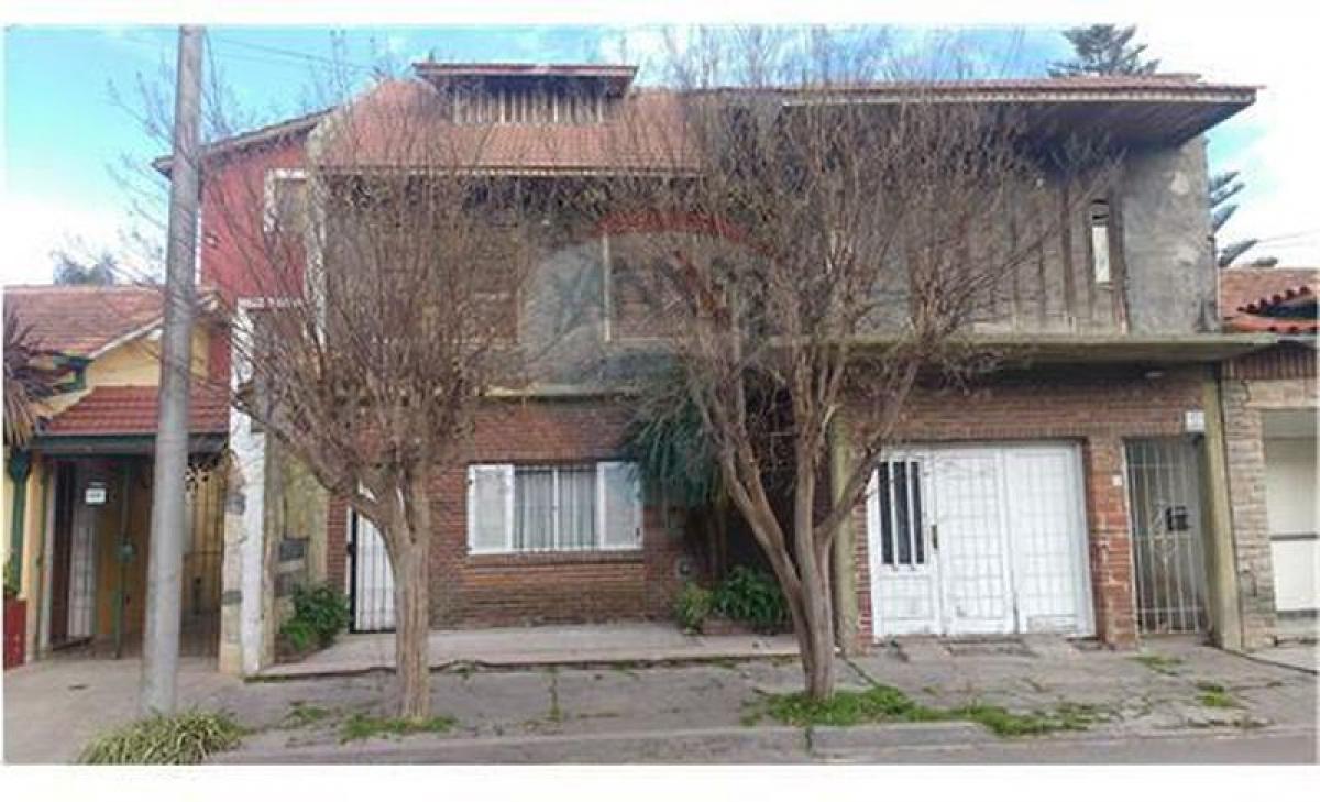 4 bedrooms House in Mar del Plata, Argentina No. 68304