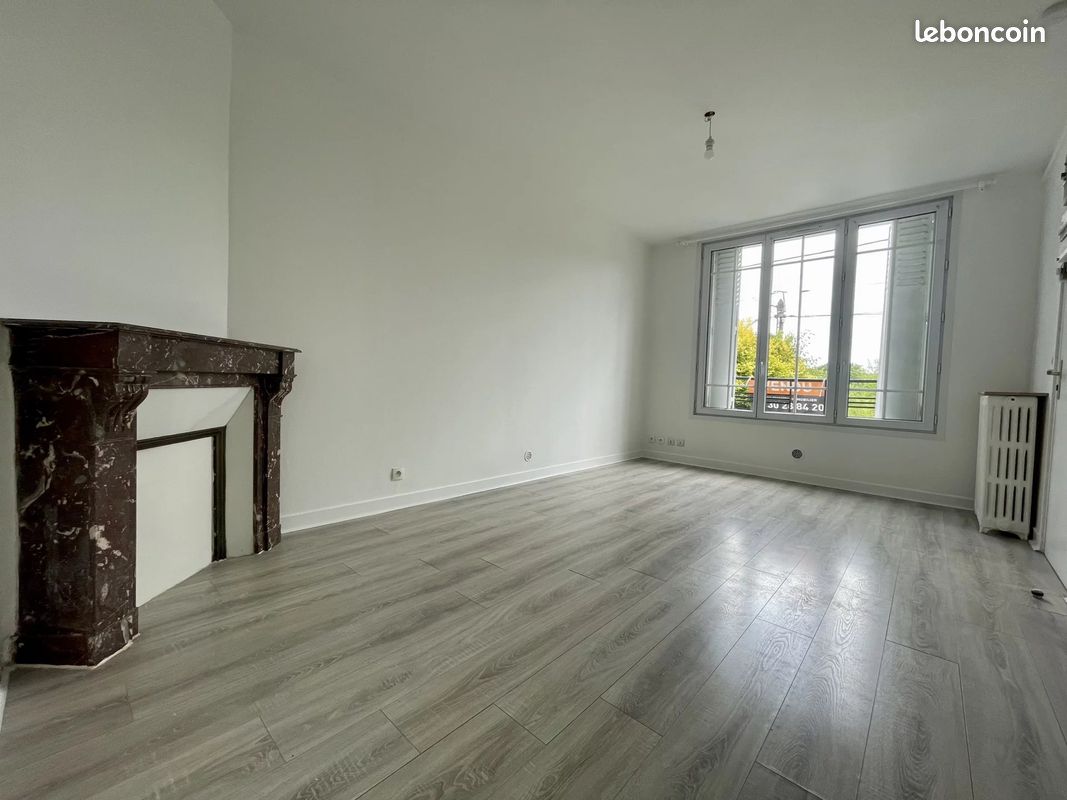 Studio in Chambly, France No. 264570