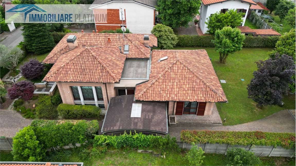 3 Schlafzimmer Villa in Macherio, Italy, Nr. 314358
