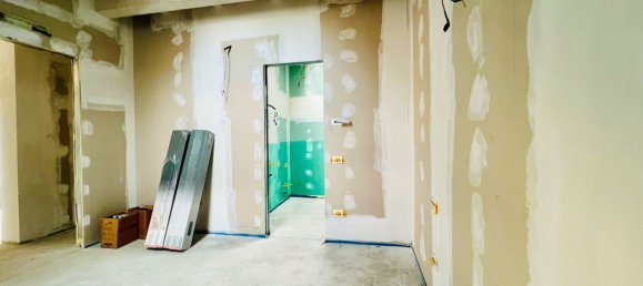 Земельный участок с 3 комнатами в Марьяно Коменсе, Италия № 283989 14