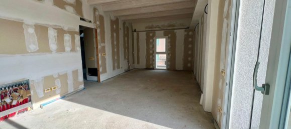 Земельный участок с 3 комнатами в Марьяно Коменсе, Италия № 283989 7