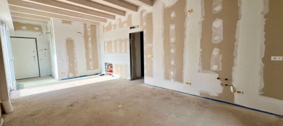 Земельный участок с 3 комнатами в Марьяно Коменсе, Италия № 283989 10