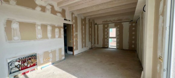 Земельный участок с 3 комнатами в Марьяно Коменсе, Италия № 283989 6