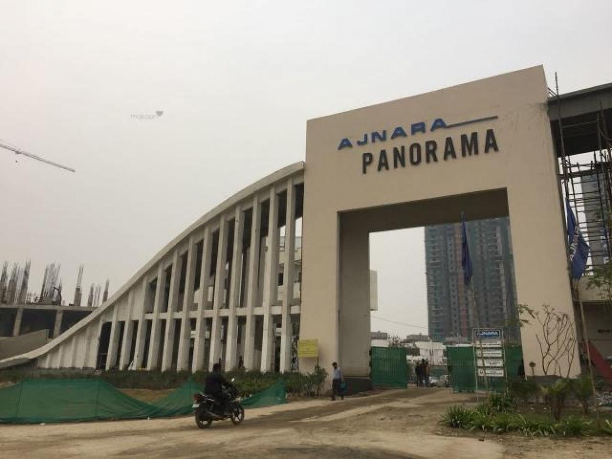 4 bedrooms House in Noida, India No. 49360