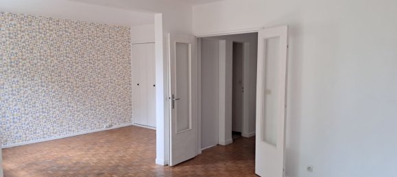 3 bedrooms House in Lesigny, France No. 186858 9