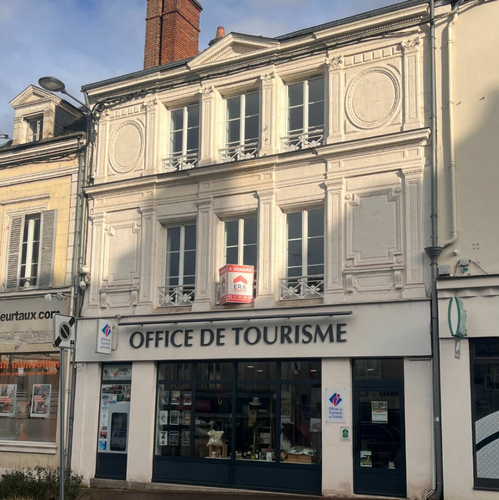 Bâtiment à Nogent-le-Rotrou, France 335m² No. 85062