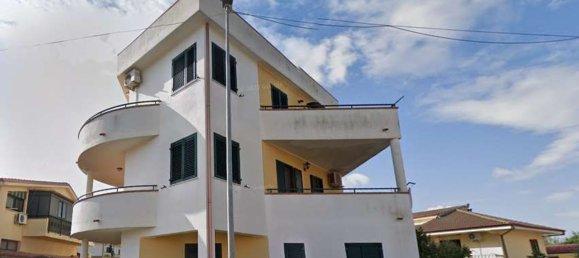 Квартира с 6 комнатами в Кротоне, Италия № 183004 36