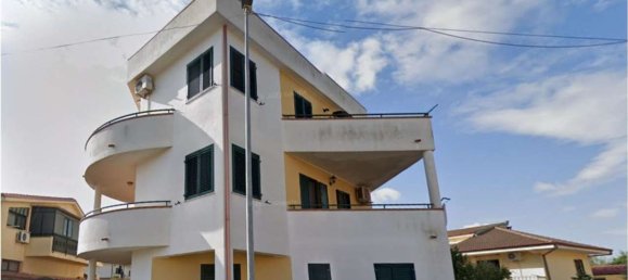 Квартира с 6 комнатами в Кротоне, Италия № 183004 23