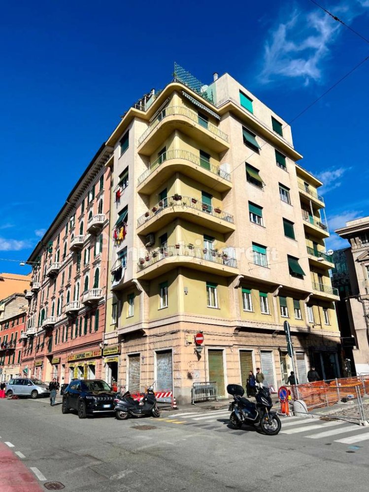 2 bedrooms Apartment in Genoa, Italy No. 35856