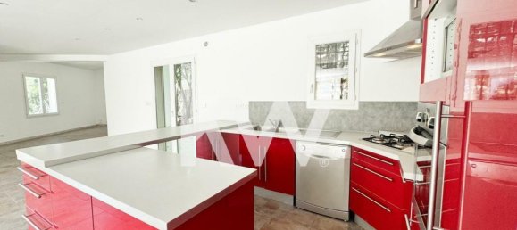 Villa de 3 dormitorios en Nimes, France No. 294394 8