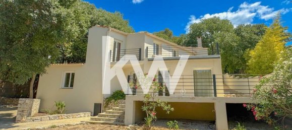 Villa de 3 dormitorios en Nimes, France No. 294394 2