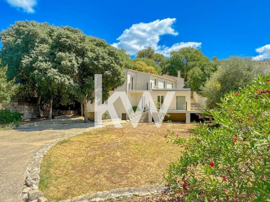 Villa de 3 dormitorios en Nimes, France No. 294394