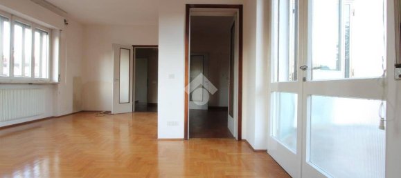 6 غرف نوم فيلا في Udine, Italy رقم 201402 19