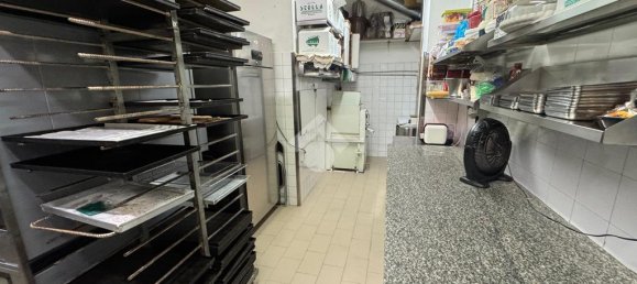 Коммерческая недвижимость с 1 комнатой в Рим, Италия № 257648 10