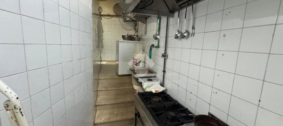 Коммерческая недвижимость с 1 комнатой в Рим, Италия № 257648 12