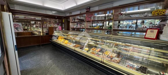 Коммерческая недвижимость с 1 комнатой в Рим, Италия № 257648 4