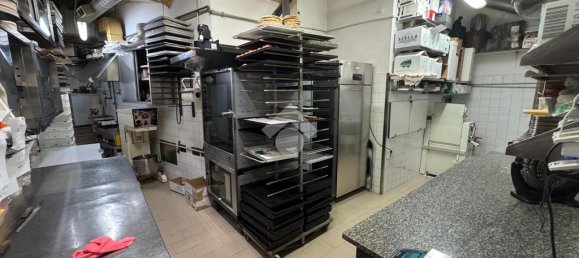 Коммерческая недвижимость с 1 комнатой в Рим, Италия № 257648 9