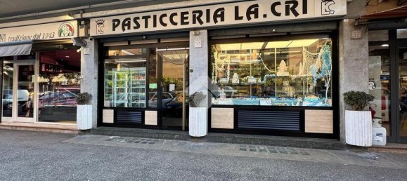 Коммерческая недвижимость с 1 комнатой в Рим, Италия № 257648 19