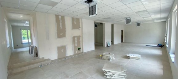 230m² Office in Monza, Italy No. 71637 8