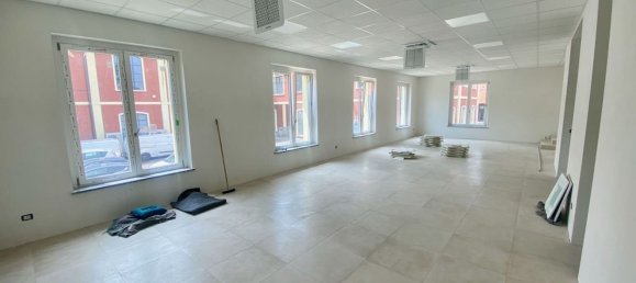 230m² Office in Monza, Italy No. 71637 17