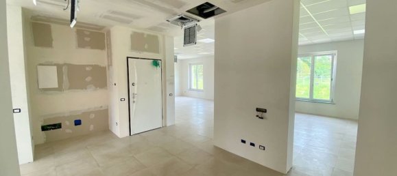 230m² Office in Monza, Italy No. 71637 9