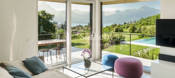 12 rooms Villa in Torri del Benaco, Italy No. 85171 18